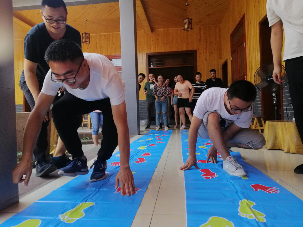 �����l(f��)չ��˾�����w�������������ġ������l(f��)չ��˾�_չ����(hu��)Ȥζ���(d��ng)